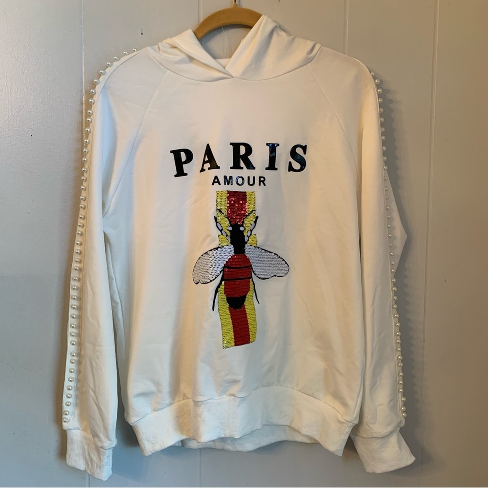 Beautiful white hoodie with Pearl detail on the sleeves